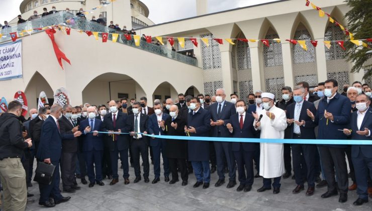 Diyanet İşleri Başkanı Erbaş: “40 yıl camisiz üniversiteler oldu”