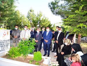 Başkan Gürkan, bayramın ilk gününde şehitliği ziyaret etti