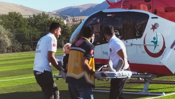 Kalp krizi geçiren yaşlı adamın imdadına hava ambulansı yetişti