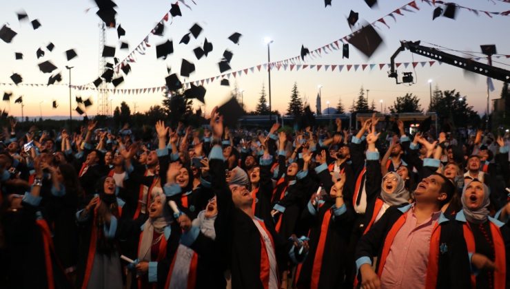 Malatya Turgut Özal Üniversitesi’nde mezuniyet coşkusu