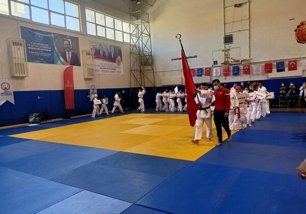 Engelli iki judocu Türkiye Şampiyonası’ndan madalyalarla döndü