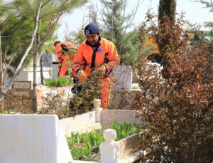 Battalgazi’deki mezarlıklarda ramazan temizliği
